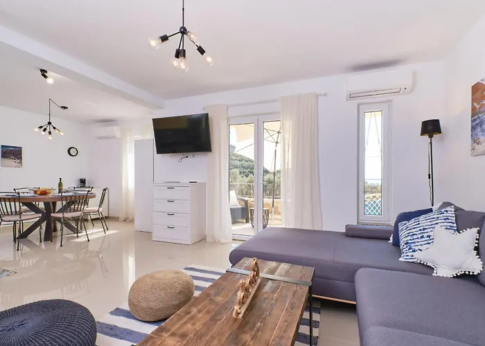 Mea Cres By Interhome Miholascica