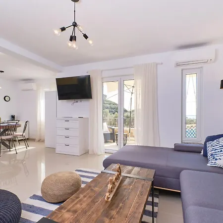 Mea Cres By Interhome Miholascica