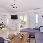 Mea Cres By Interhome Miholascica