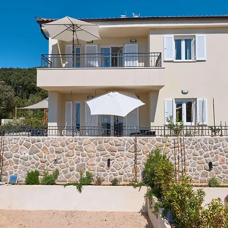 Mea Cres By Interhome Miholascica