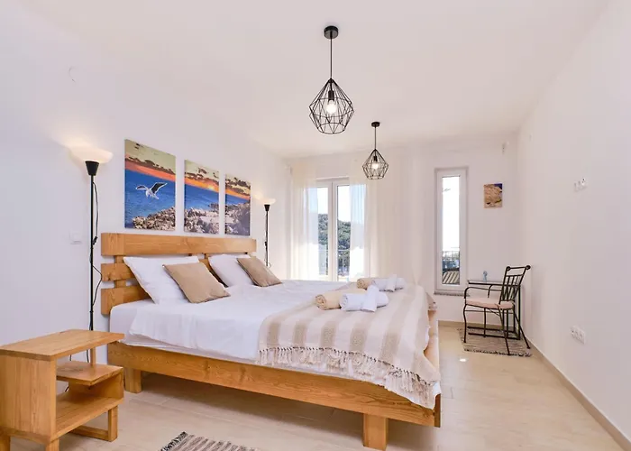 Holiday home Mea Cres By Interhome