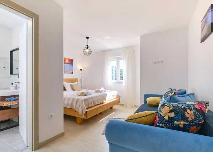 Mea Cres By Interhome Miholascica